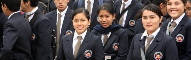 Estudiantes peruanos de colegios de alto rendimiento
